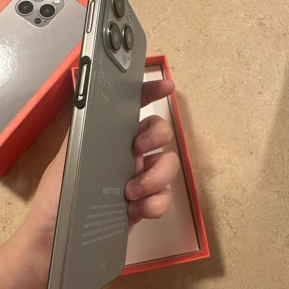 Brand new unlocked smartphone - Picture 8 of 11